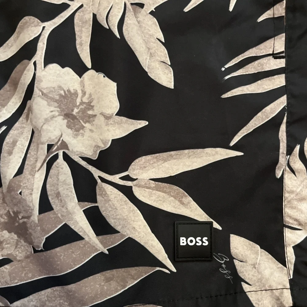 HUGO BOSS QUICK-DRY Pirhana Abstract Floral BOSS Patch Swim Trunks NWT